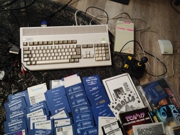Duży zestaw Amiga 1200 - 60 dyskietek, stacja dysków, Joy