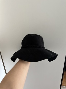 Elegancki klasyczny czarny wełniany kapelusz 57 cm