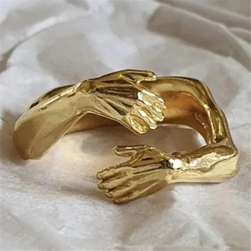 Pierścionek dłonie prosty złoty 