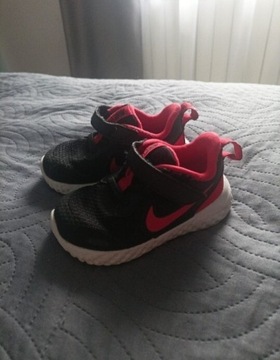 Buty nike rozmiar 22 (wkładka długość 12 cm)