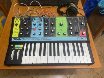 Moog Grandmother + Dodatki