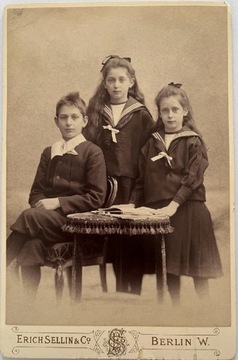 Stara fotografia przedstawiająca dzieci