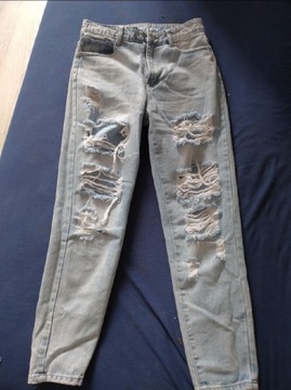 Spodnie jeansowe mom fit z dziurami 