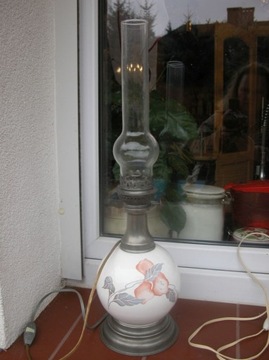 stara angielska lampa jak naftowa z kwiatkiem  