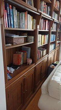Solidna drewniana biblioteczka