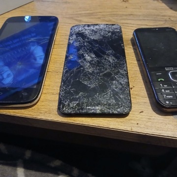 Zestaw 3 uszkodzony telefonów 