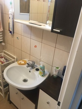 Meble łazienkowe z umywalką jak na zdjęciach