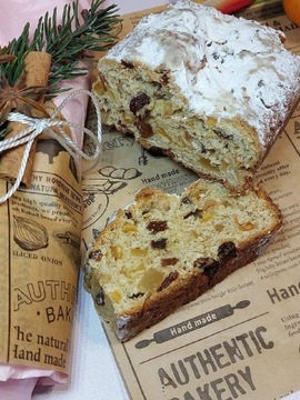 Stollen ciasto tradycyjne Bożonarodzeniowe 