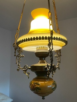 Wysoka lampa sufitowa