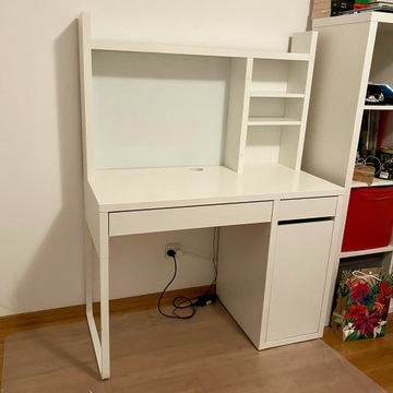 Biurko dziecięce + tablica magnetyczna IKEA 