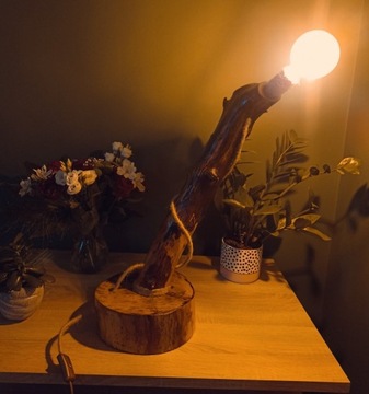 Rustykalna lampa drewniana