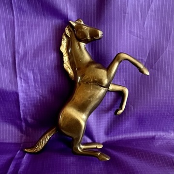 Piękna figurka Konia mustanga mosiężna