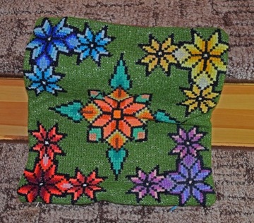 Poszewka poduszki babci, ręcznie haftowana