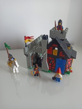 LEGO Castle 6067 Guarded Inn