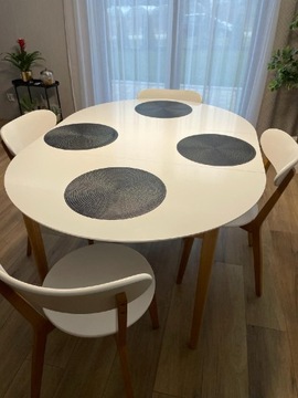Stół do jadalni plus krzesła 