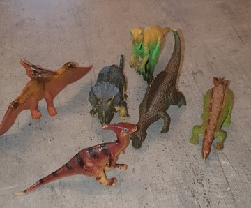 Sześć figurek dinozaurów 