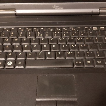 Laptop Fujitsu Siemens Esprimo V5535 uszkodzony
