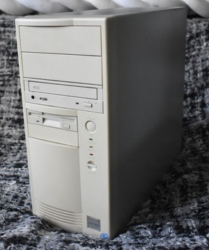 Stary komputer Intel Pentium 120 MHz GA-586ATV
