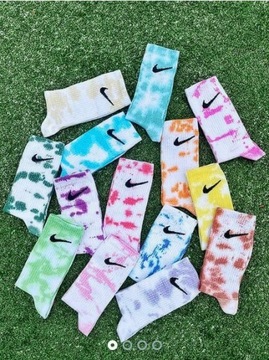 Wysokie skarpetki / Nike tie-dye, krój dry fit