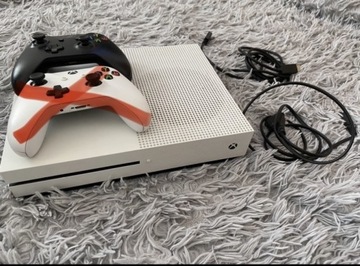 Konsola Xbox One S 500GB z padem i okablowaniem