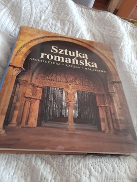 sztuka romańska / architektura, rzeżba, malarstwo