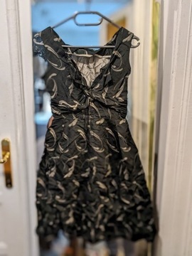 Zabytkowa czarna sukienka z motywem pawiego piórka