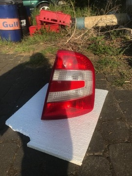 SKODA FABIA LAMPA TYLNA PRAWA KOMBI SEDAN