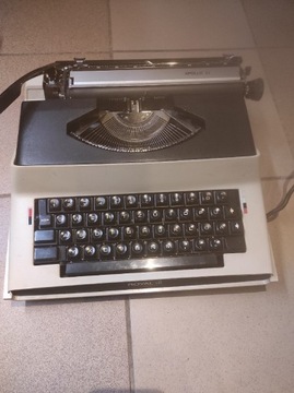 Maszyna do pisania ROYAL APOLLO 11