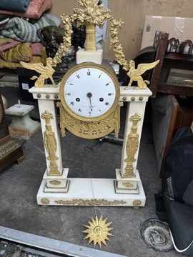 XIX wieczny zegar Empir