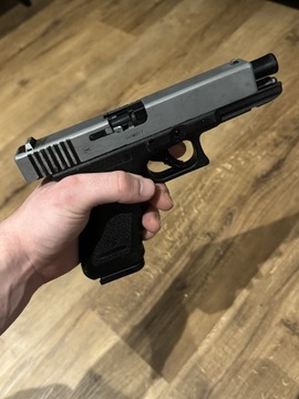 GLOCK 17 4.5mm BLOW BACK  stan bardzo dobry 