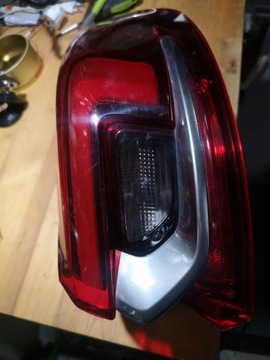 Lampa Opel Insignia II kombi prawy tył 39099123