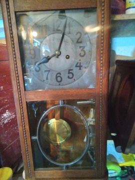 Stary zegar wiszący HAU działa 