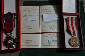 Medal Zwycięstwa i Wolności 1945 i SKZ legitymacje