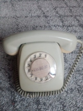 stary historyczny telefon PRL