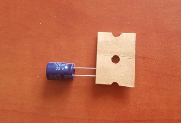 Kondensator elektrolit. 35V 100uF 85'C [4szt.]