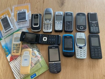 ZESTAW TELEFONÓW NOKIA ,OBUDOWY,BATERIE.