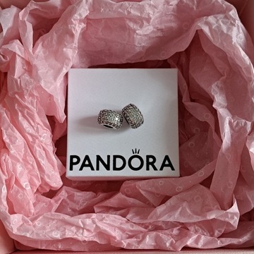 Pandora charms wysadzany lśniącymi kamieniami