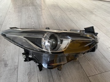 Lampa reflektor przednia prawa Mazda 3 BM