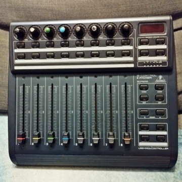 Mikser / kontroler MIDI - Behringer BCF2000