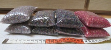 1,6 kg Koraliki szklane drobne różne kolory