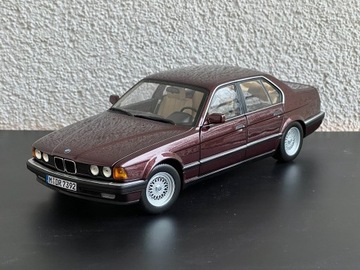 1:18 BMW 730i E32 7-series Minichamps 