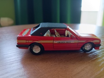 BMW 325i cabrio 1:43