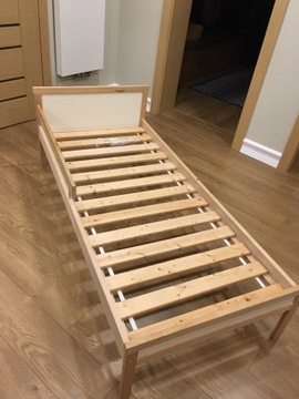 Dziecięce łóżko drewniane