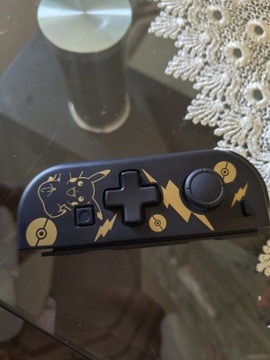 Hori Switch D-pad kontroler Pikachu Black & Gold