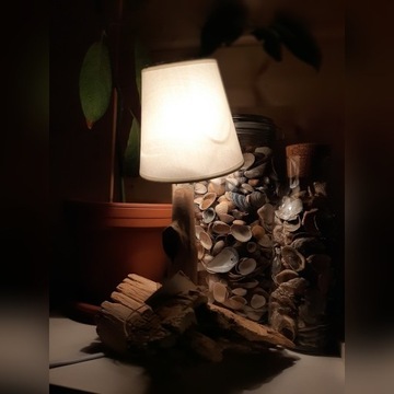 Lampa stołowa driftwood wykonana ręcznie 