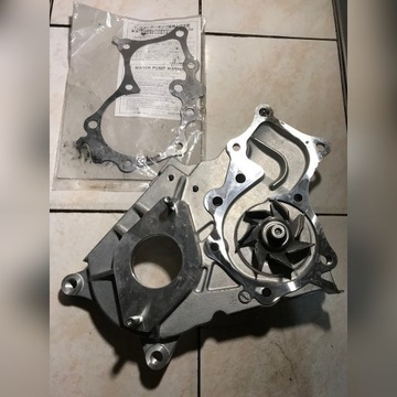 TOYOTA  01-04 2.0 D-4D POMPA WODY Aisin OE 16100-2