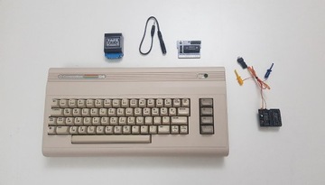 Commodore 64 + SIDKICK Pico + dodatki 