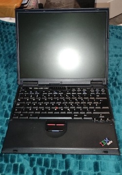IBM ThinkPad T22 retro windows 98 
