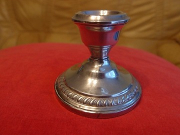 Śliczny srebrny świecznik  (625)
