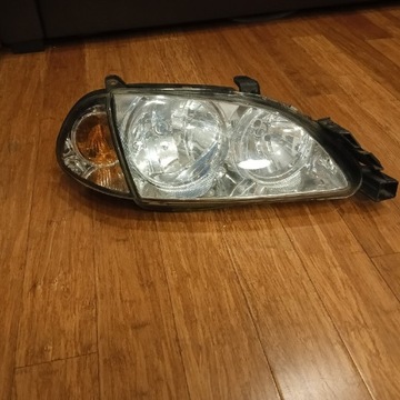 lampa Toyota avenzis kompletna plus kierunek 